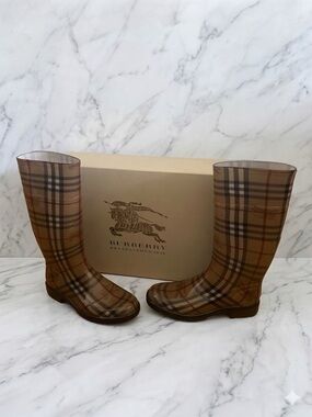 Burberry Plaid Haymarket Rain Boots size euro 39